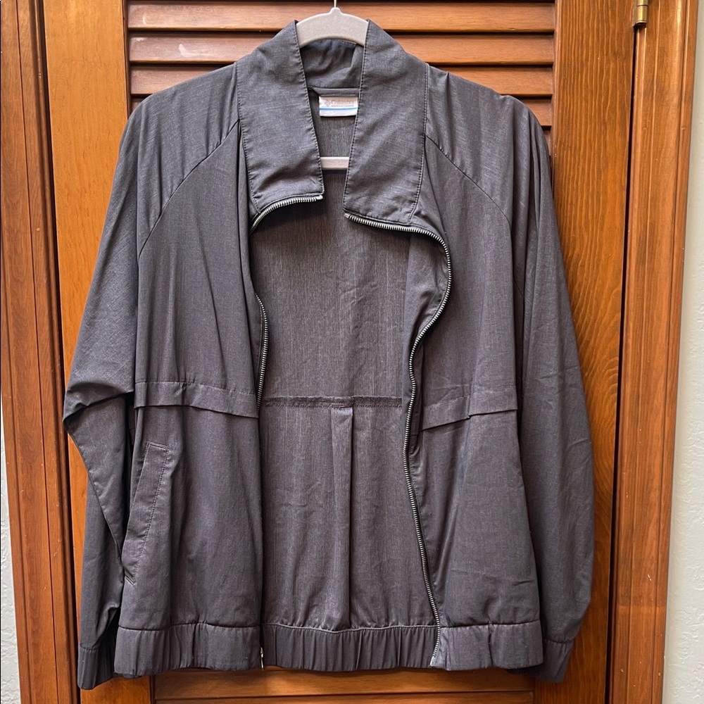 Columbia charcoal windbreaker size M